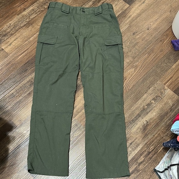 Men's Green Cargo Pants - Picture 1 of 9